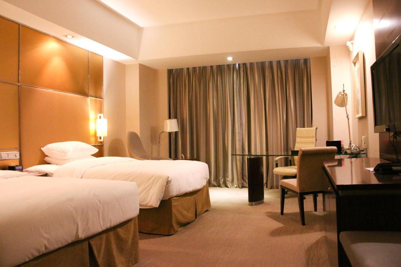 Crowne Plaza Yantai Sea View By Ihg Hotel Exterior photo