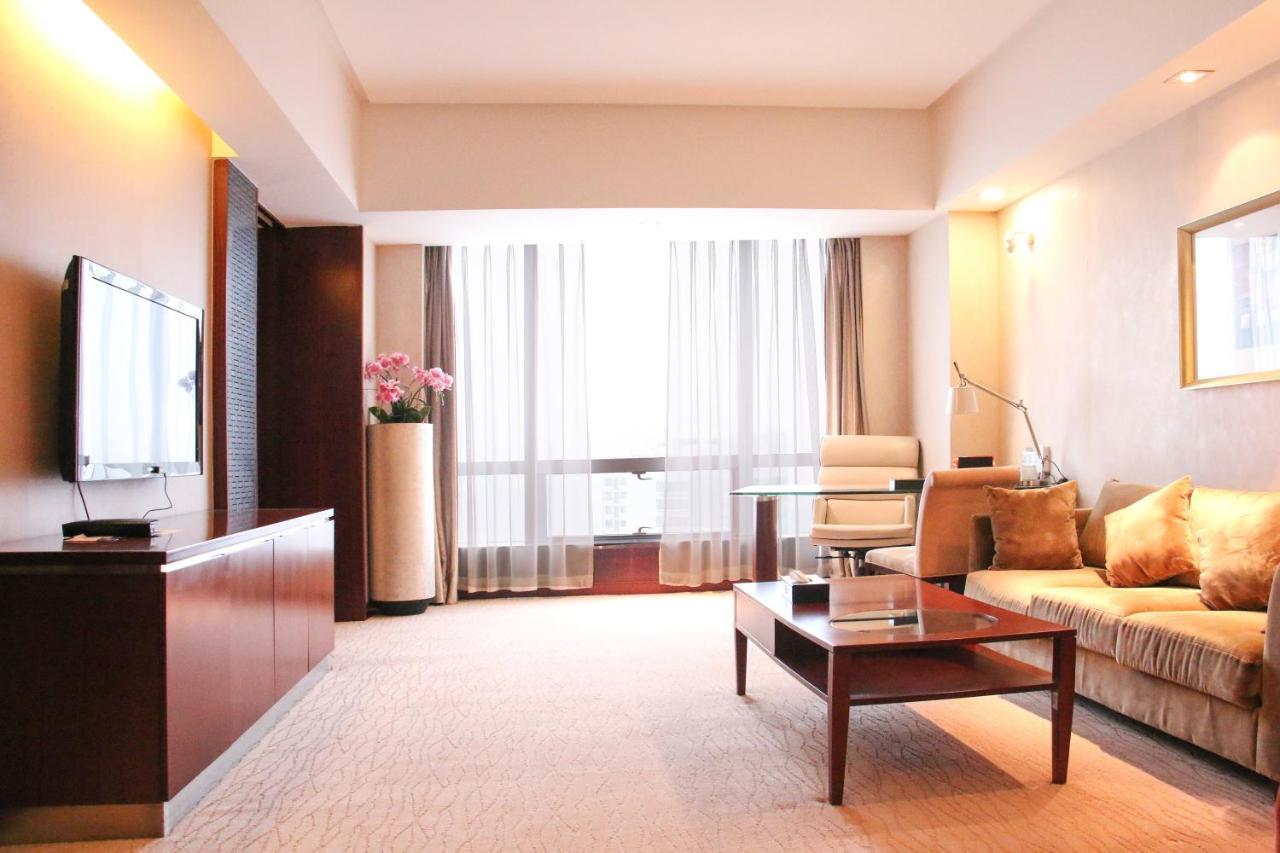 Crowne Plaza Yantai Sea View By Ihg Hotel Exterior photo