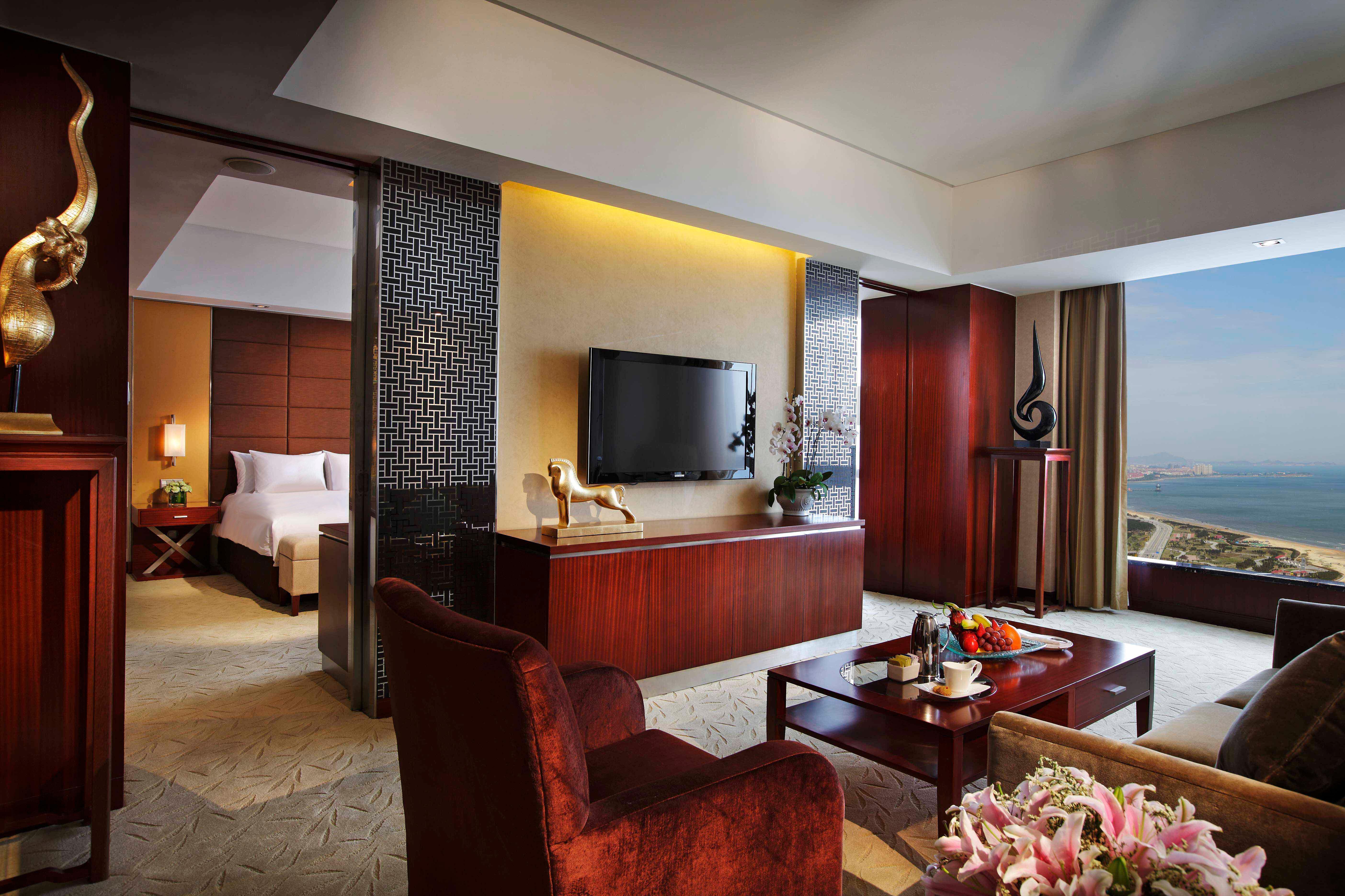Crowne Plaza Yantai Sea View By Ihg Hotel Exterior photo
