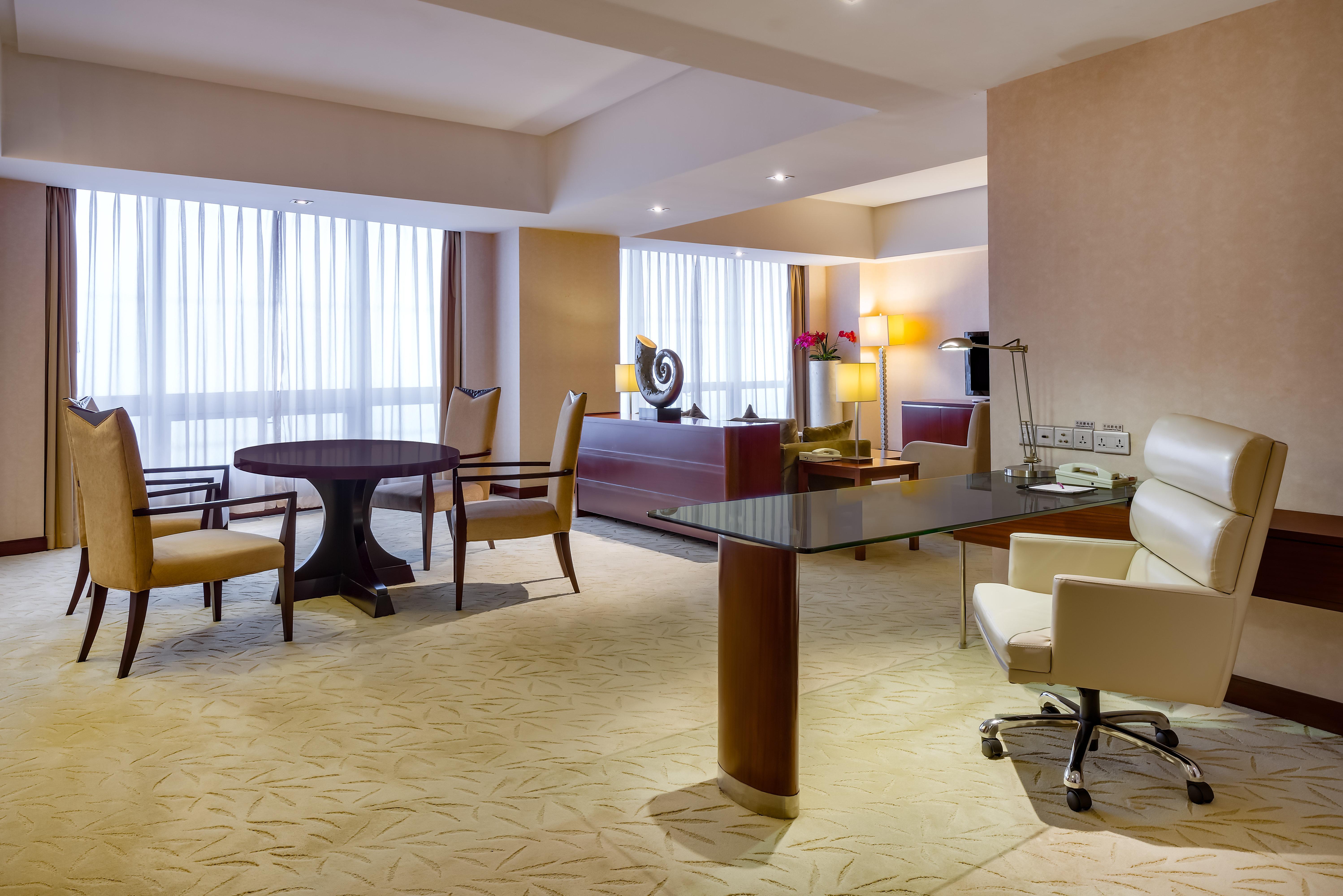 Crowne Plaza Yantai Sea View By Ihg Hotel Exterior photo