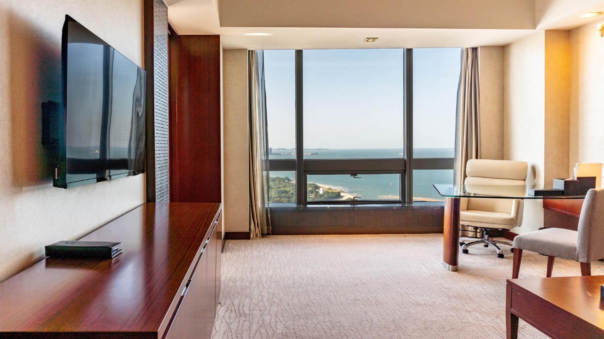 Crowne Plaza Yantai Sea View By Ihg Hotel Exterior photo