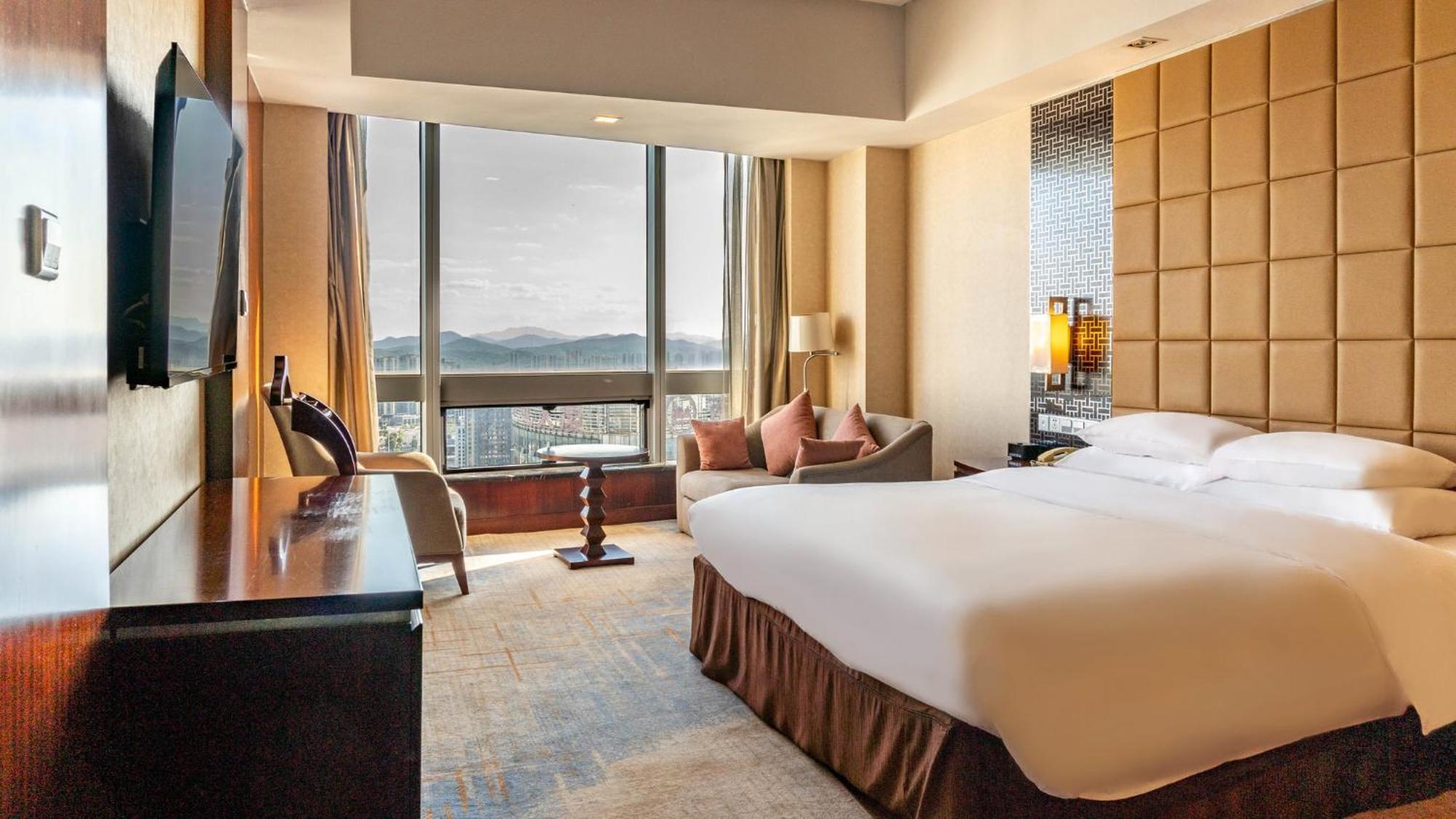 Crowne Plaza Yantai Sea View By Ihg Hotel Exterior photo